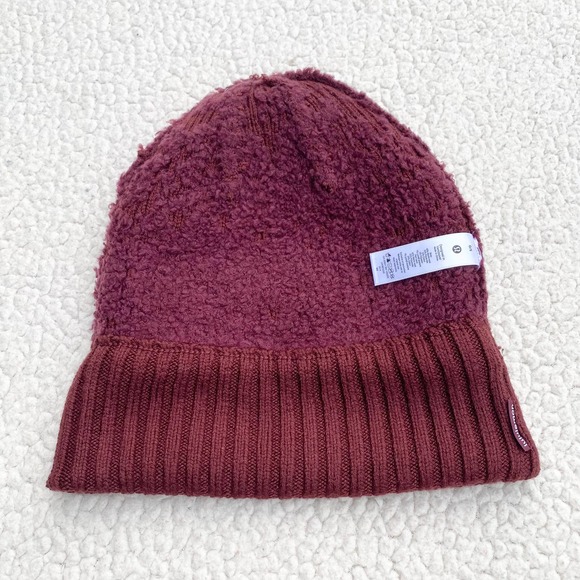 Lululemon Unisex Ombre Knit Textured Red Beanie NWT main image 9